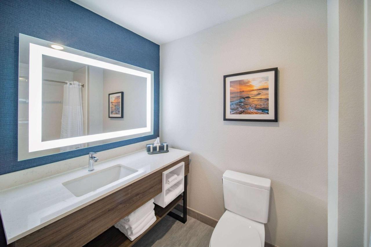 La Quinta Inn & Suites By Wyndham Galveston North At I-45 Eksteriør billede