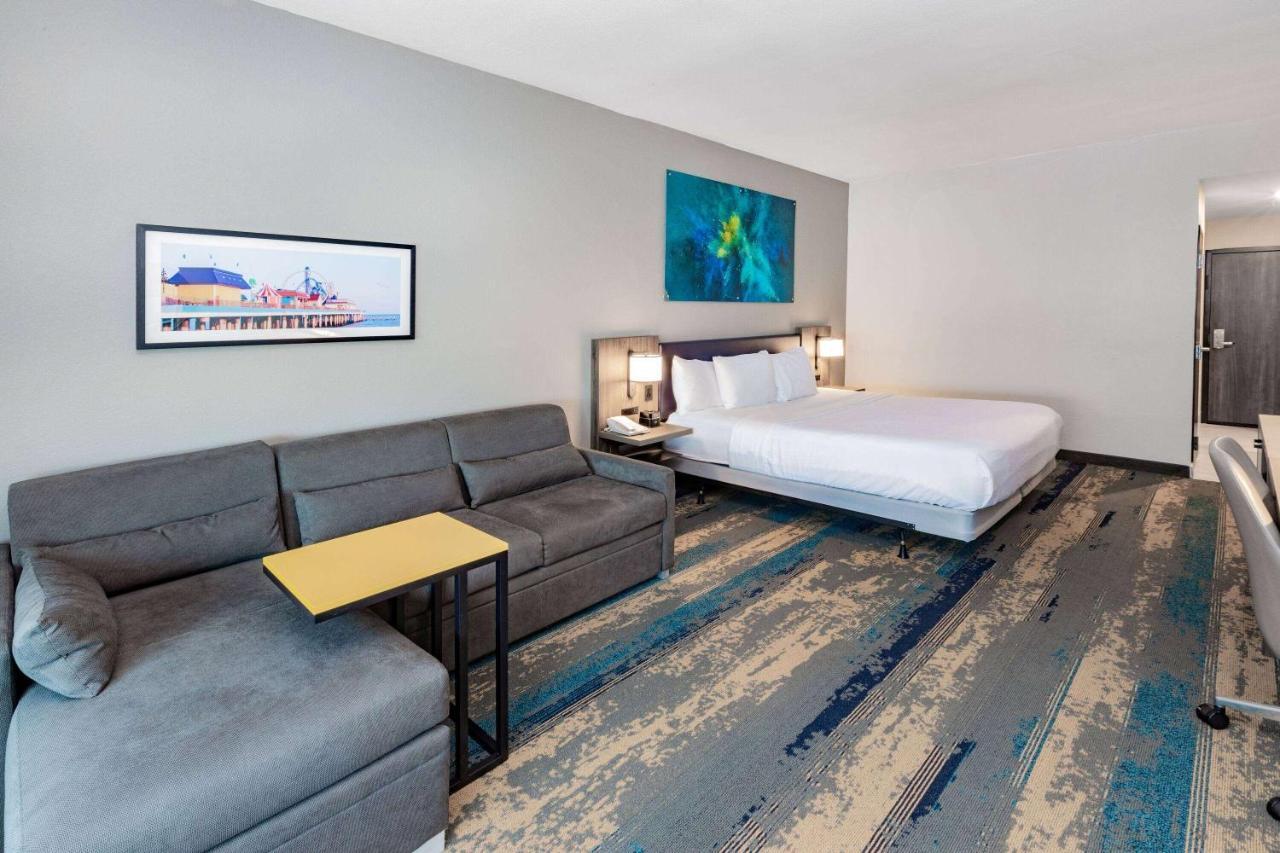 La Quinta Inn & Suites By Wyndham Galveston North At I-45 Eksteriør billede